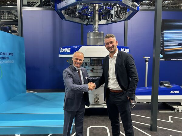 Burak Kökdemir (BGM Makina Teknik) and Konstantin Klein (Hosokawa Alpine)