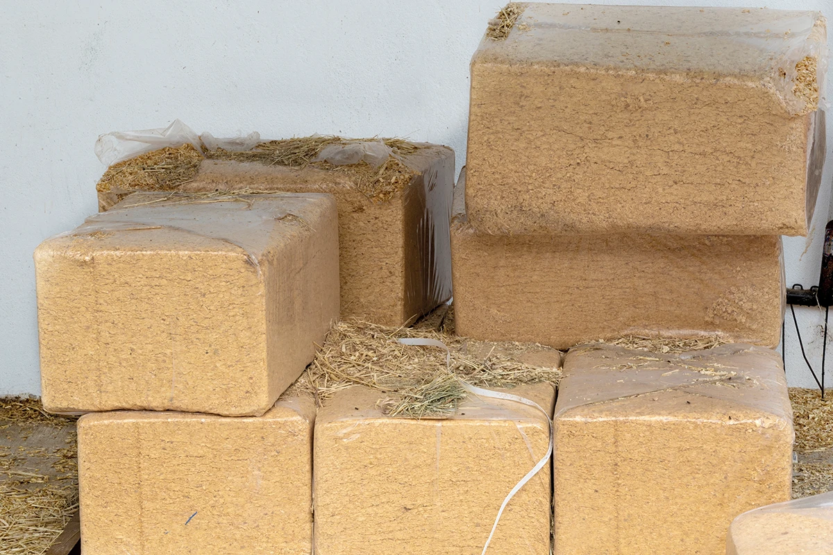 Compression packaging made from MDO film